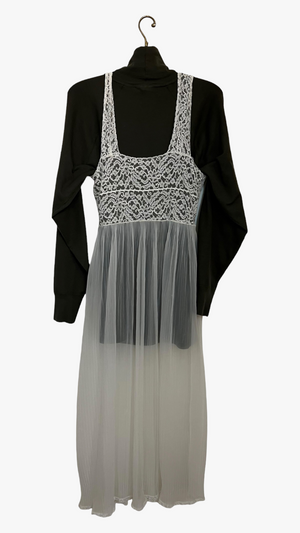 #003 - underoverdress