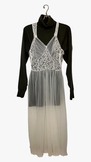 #003 - underoverdress